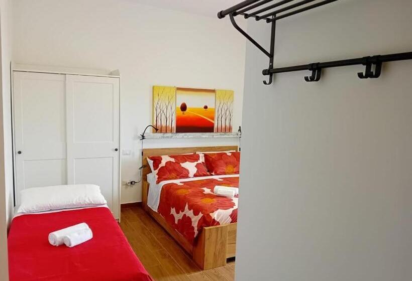 اتاق لوکس با بالکن و چشم‌انداز دریا, B&b La Casa Di Polly