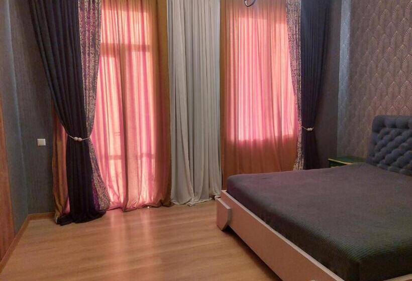 اتاق استاندارد با بالکن, Eye Hostel