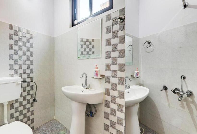 トリプルクラシックルーム, Oyo Flagship Hotel Cp Residency