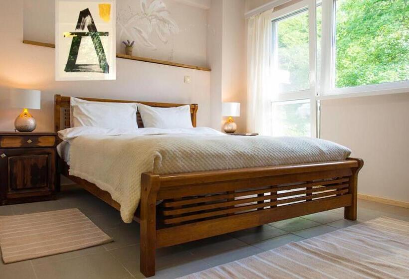 اتاق استاندارد با تراس, стаи за гости в ритрийт център светлина мир любов Guest Rooms In Light Peace Love Center