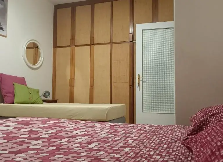 اتاق استاندارد سه نفره, Radetzky Rooms