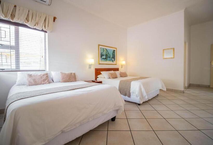 ファミリールーム, Broadway Boston