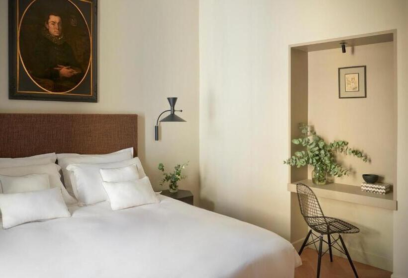 اتاق سوپریور, Crossing Manzoni