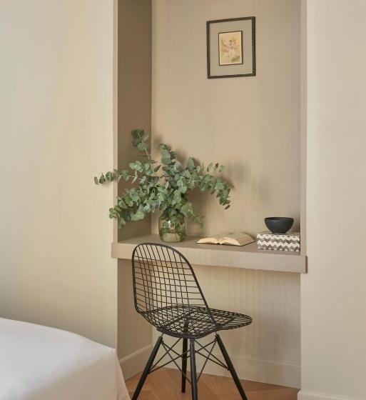 اتاق سوپریور, Crossing Manzoni