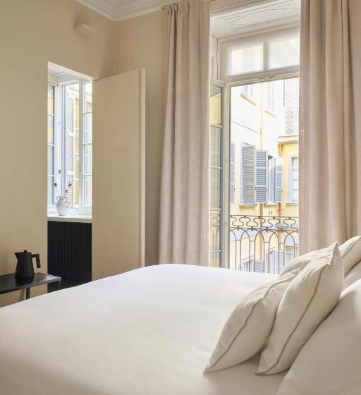 اتاق سوپریور, Crossing Manzoni