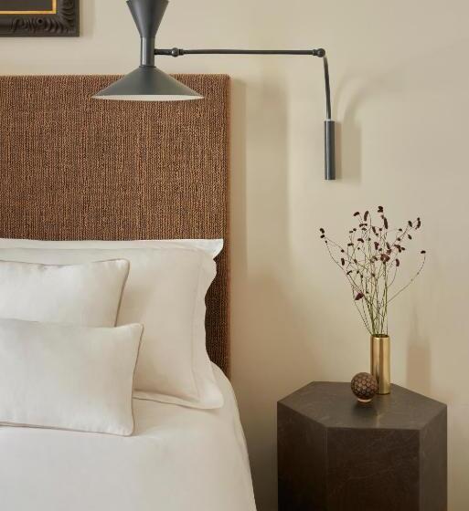 اتاق سوپریور, Crossing Manzoni