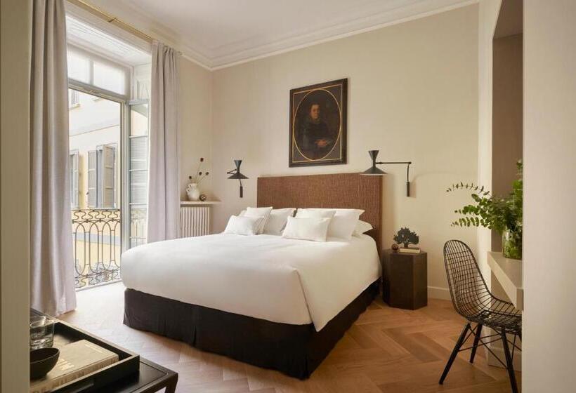 اتاق سوپریور, Crossing Manzoni