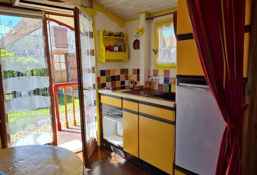 스탠다드 룸, Roulotte Confortable Avec Balcon En Bois, Climatisation Et Prêt De Vélos, Près Du Château De Sully