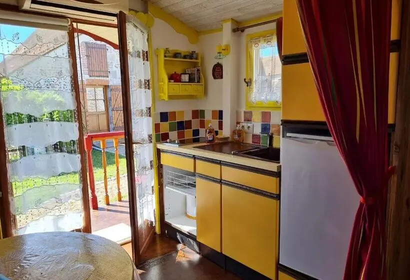Standard-huone, Roulotte Confortable Avec Balcon En Bois, Climatisation Et Prêt De Vélos, Près Du Château De Sully