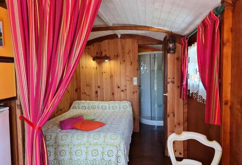 스탠다드 룸, Roulotte Confortable Avec Balcon En Bois, Climatisation Et Prêt De Vélos, Près Du Château De Sully