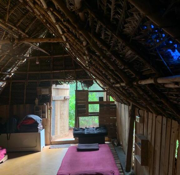 Vuode Makuusalissa, House Of Gowwli