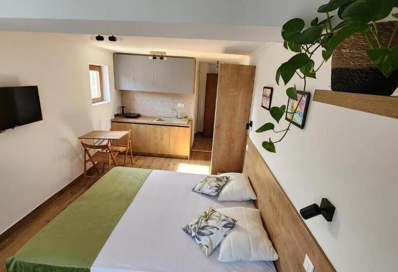 اتاق لوکس با بالکن, Gore Dole