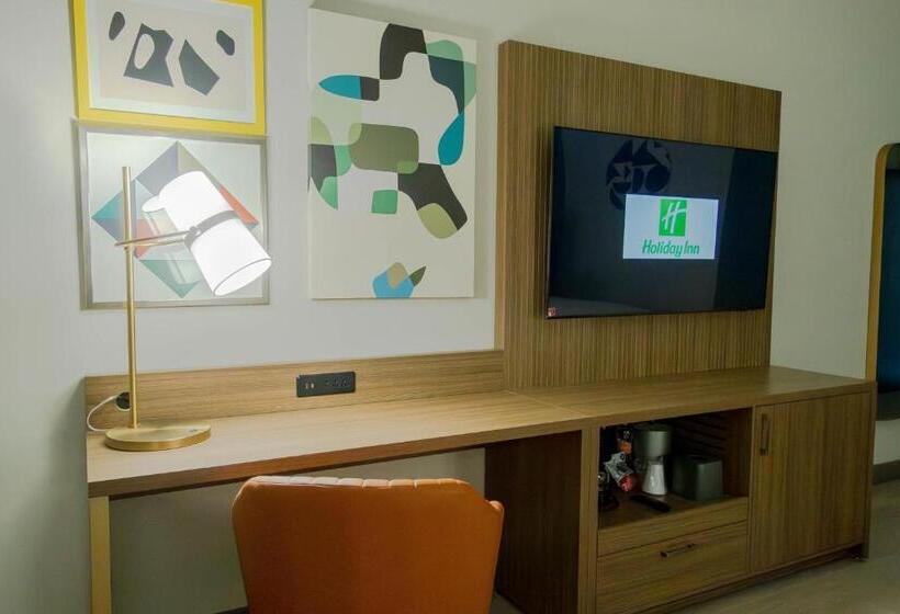 キングサイズベッドのスイートルーム, Holiday Inn Navojoa, An Ihg