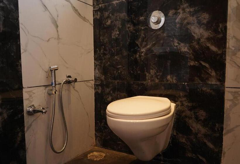 산 전망 스위트, Madhavan International