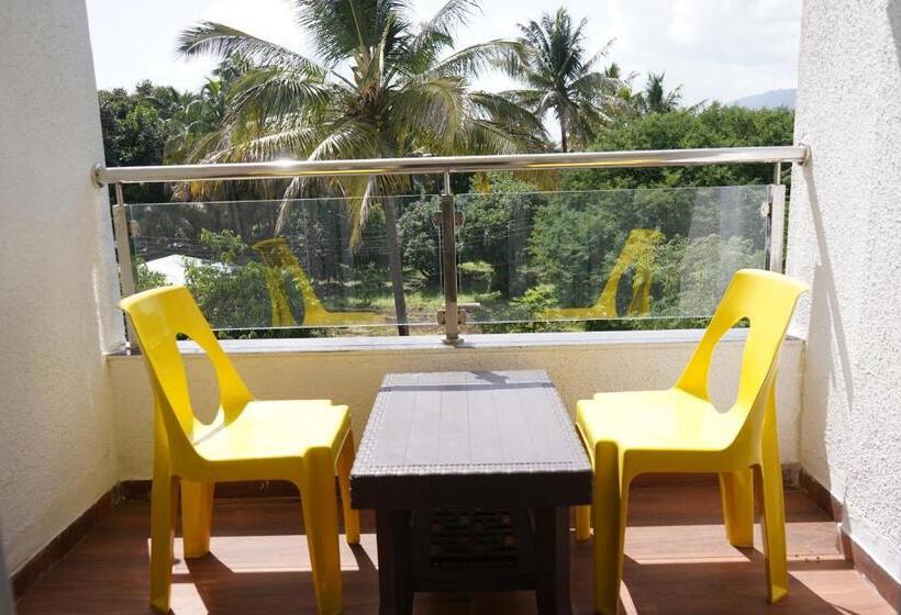 산 전망 스위트, Madhavan International