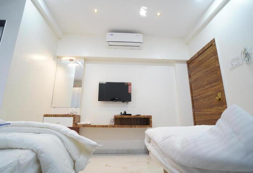 스탠다드 발코니 룸, Madhavan International