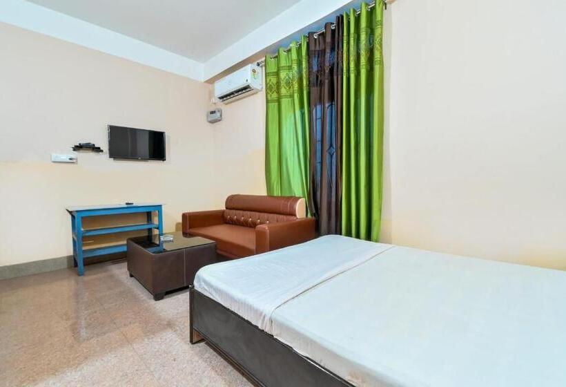 غرفة كلاسيكية ثلاثية, Oyo Florida Restaurant & Guest House