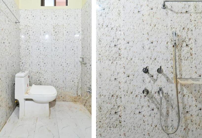 غرفة كلاسيكية ثلاثية, Oyo Florida Restaurant & Guest House