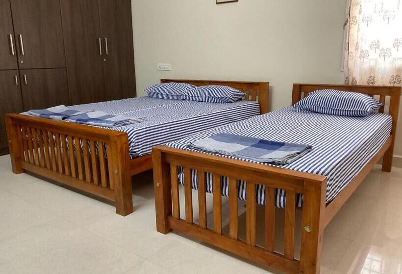 اتاق لوکس سه تخته, Shantham Service Apartments, Indumanagar, Coimbatore
