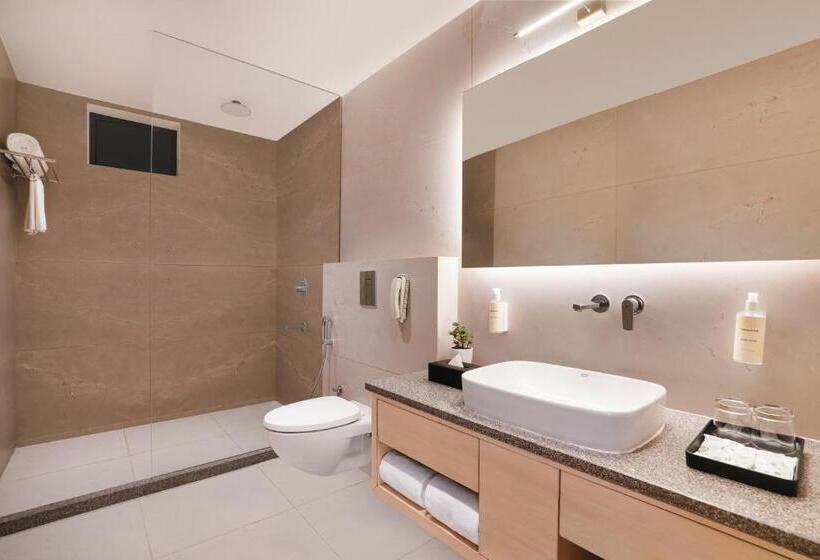 带大床的豪华间, Lemon Tree Hotel, Haridwar