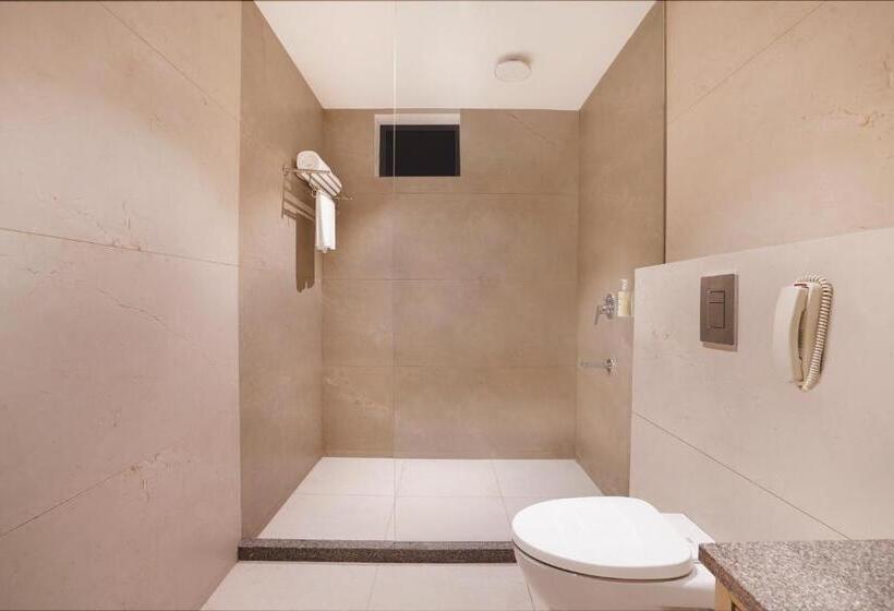 带大床的豪华间, Lemon Tree Hotel, Haridwar