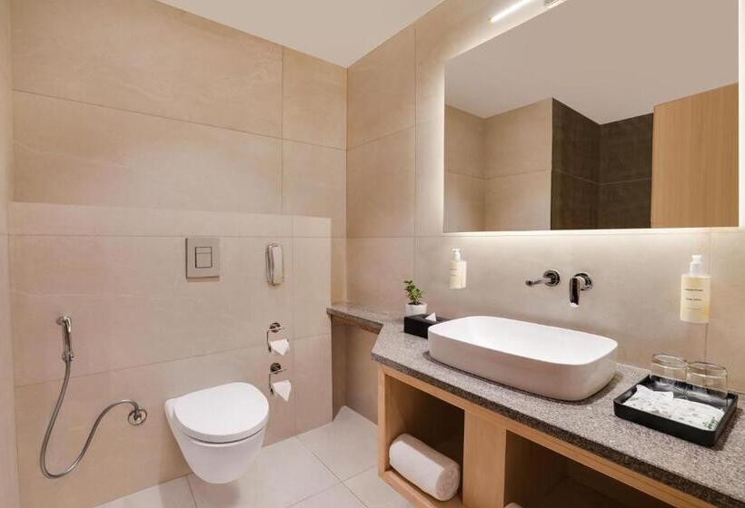 キングサイズベッドのスタンダードルーム, Lemon Tree Hotel, Haridwar