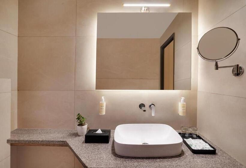 キングサイズベッドのスタンダードルーム, Lemon Tree Hotel, Haridwar