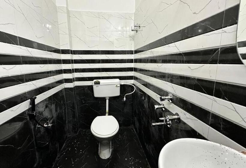 三人经典房间, Oyo Hotel R Glory