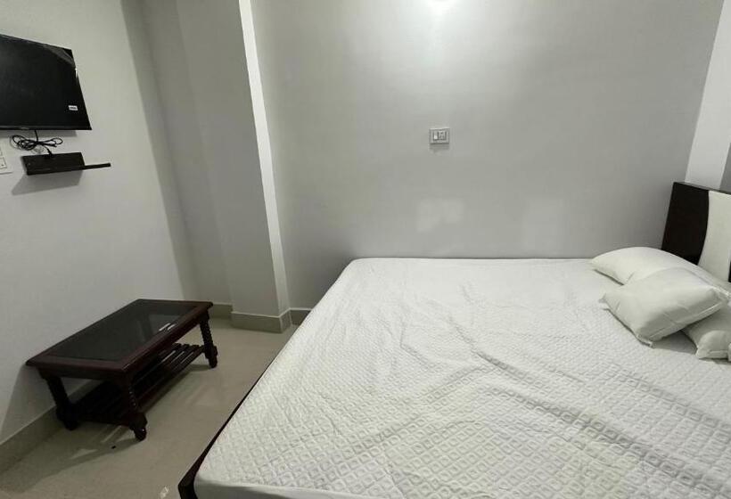 Трехместный Номер Классика, Oyo Hotel R Glory