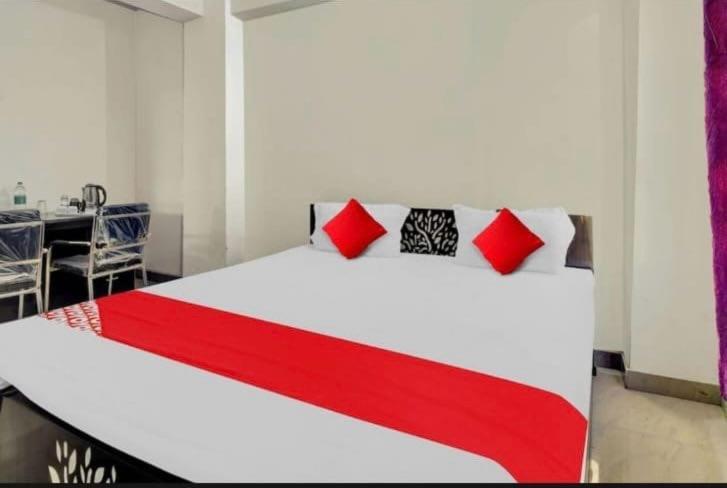 Трехместный Номер Классика, Oyo Hotel R Glory