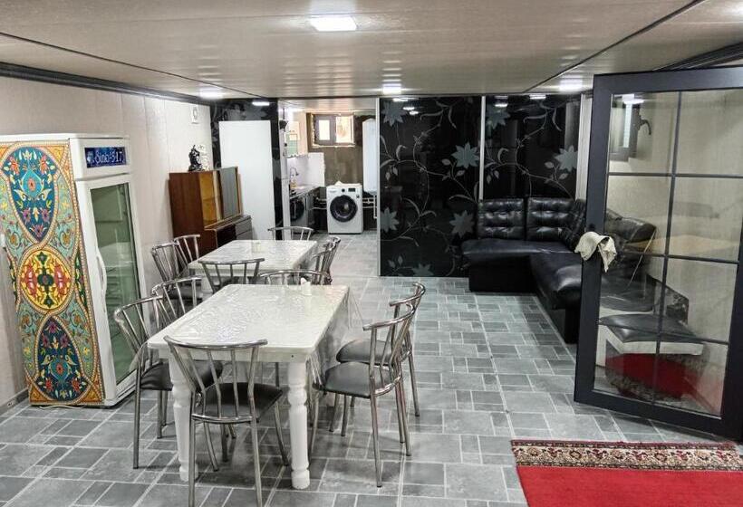 标准间, Abubakir Guests House