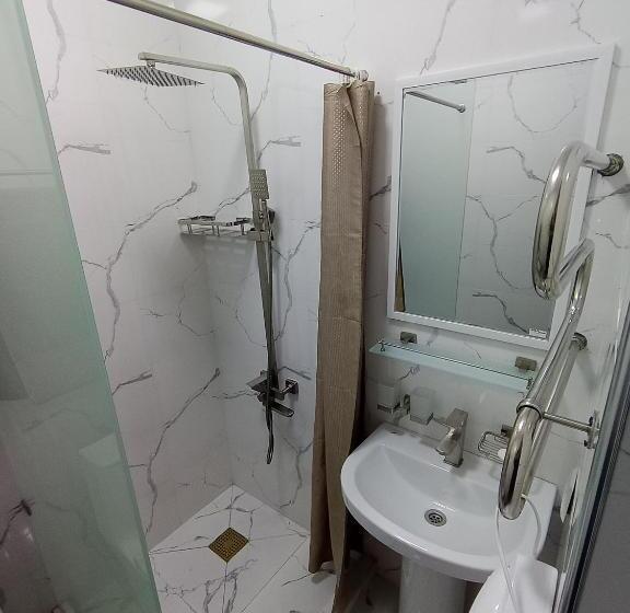 四人标准间, Abubakir Guests House