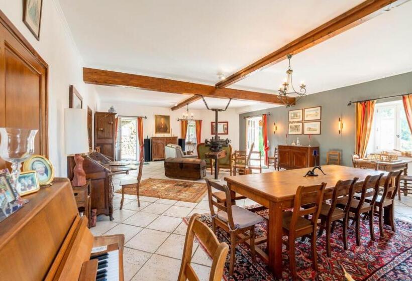 标准间, Domaine De Chanteperdrix