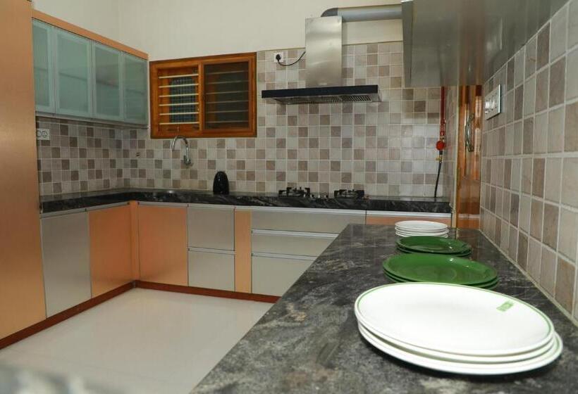 ویلای سوپریور 1 خوابه, Hill View Paradise   2bhk S & Rooms   A Golden Group Of Premium Home Stays   Tirupati