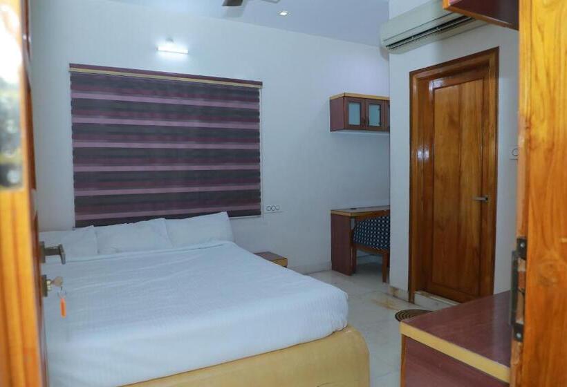 اتاق لوکس, Hill View Paradise   2bhk S & Rooms   A Golden Group Of Premium Home Stays   Tirupati