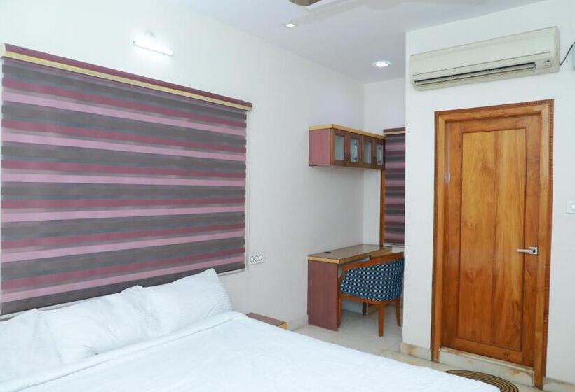 اتاق لوکس, Hill View Paradise   2bhk S & Rooms   A Golden Group Of Premium Home Stays   Tirupati