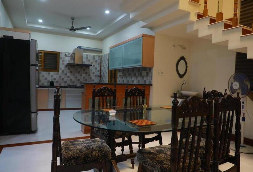 اتاق راحتی سه تخته, Hill View Paradise   2bhk S & Rooms   A Golden Group Of Premium Home Stays   Tirupati