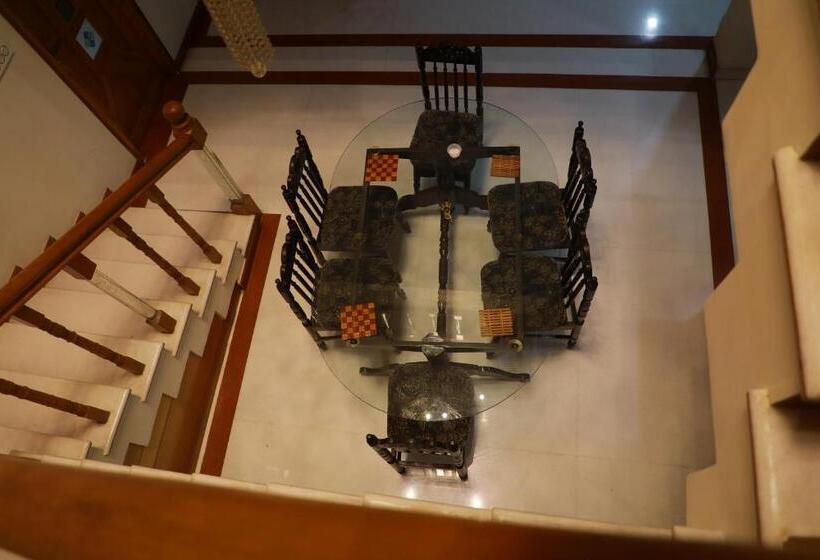 اتاق راحتی سه تخته, Hill View Paradise   2bhk S & Rooms   A Golden Group Of Premium Home Stays   Tirupati