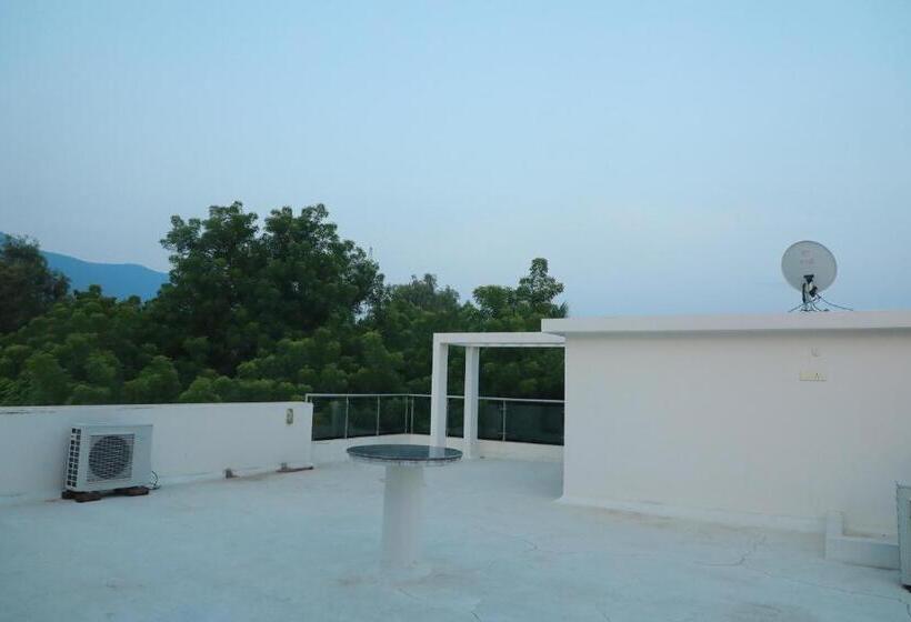 اتاق خانوادگی با چشم‌انداز کوه, Hill View Paradise   2bhk S & Rooms   A Golden Group Of Premium Home Stays   Tirupati