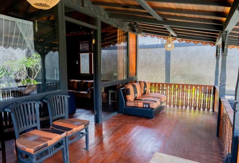 Bungalow Deluxe, Villa Lalupa Joglo