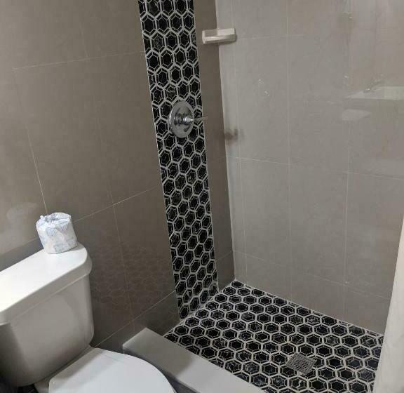 غرفة قياسية سرير كينج, A1 Budget Motel