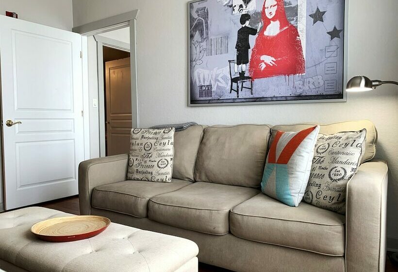 جناح جونيور, Artisan Downtown