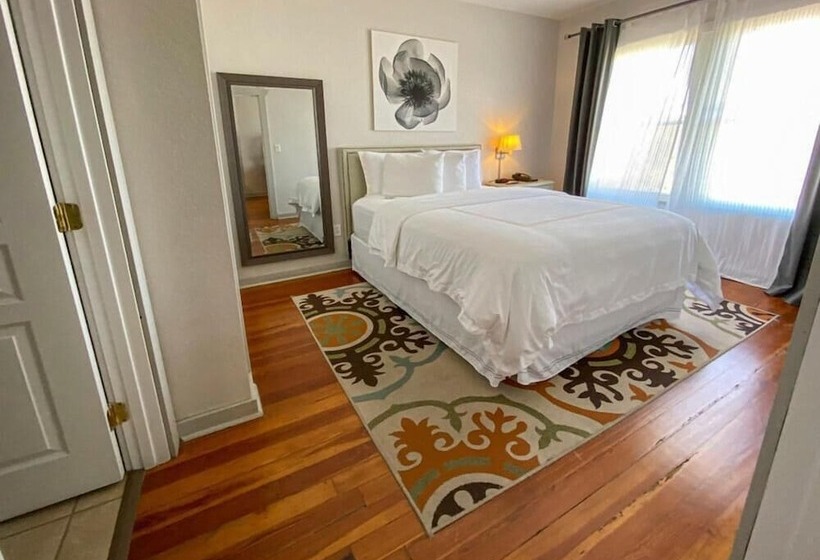 جناح جونيور, Artisan Downtown