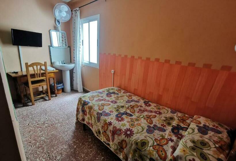 标准单人间共用浴室, Doña Carmen