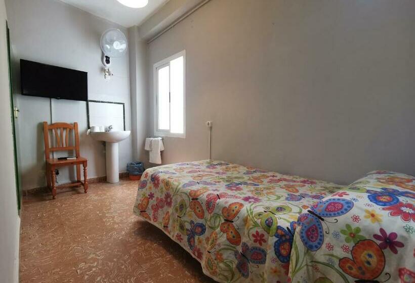 标准单人间共用浴室, Doña Carmen