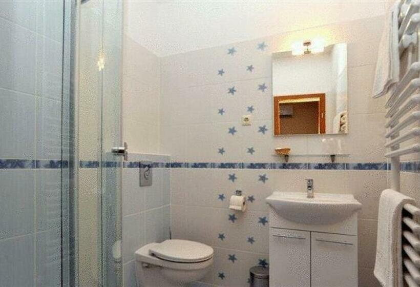 スタンダードルーム, Erhardt Panzió