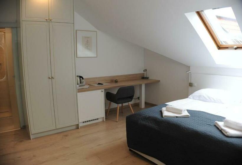 デラックスルーム, Erhardt Panzió