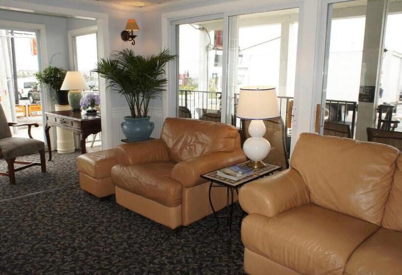 غرفة قياسية مزوَّدة بشُرفة إطلالة جانبية علي البحر, Hillcrest Inn