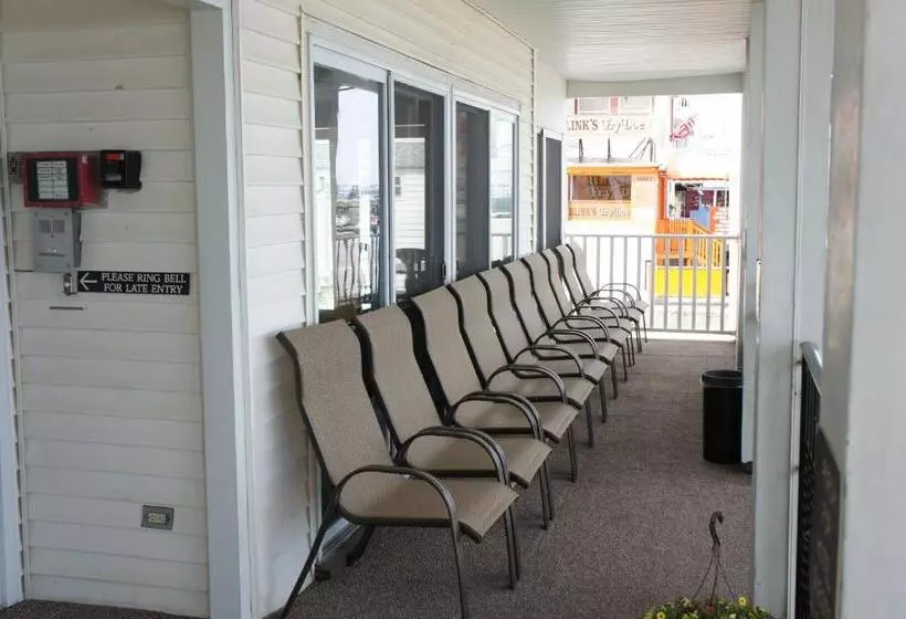オーシャンビュースタンダードルームバルコニー付き, Hillcrest Inn