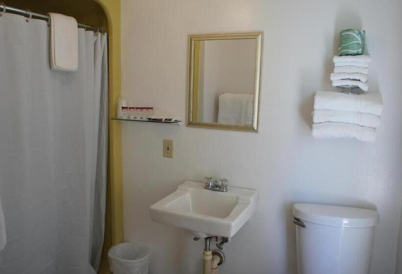 غرفة عائلية, Hillcrest Inn